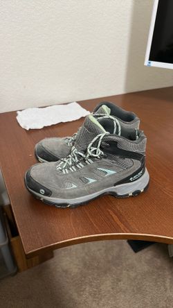 Size 8 women’s hiking boots