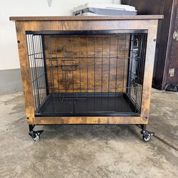 Beautiful wood Dog Gage!