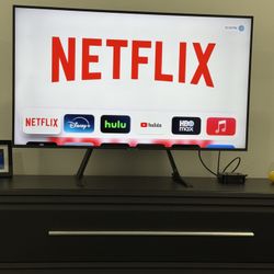 Samsung UN43TU7000B – 43” 4K UHD Smart TV