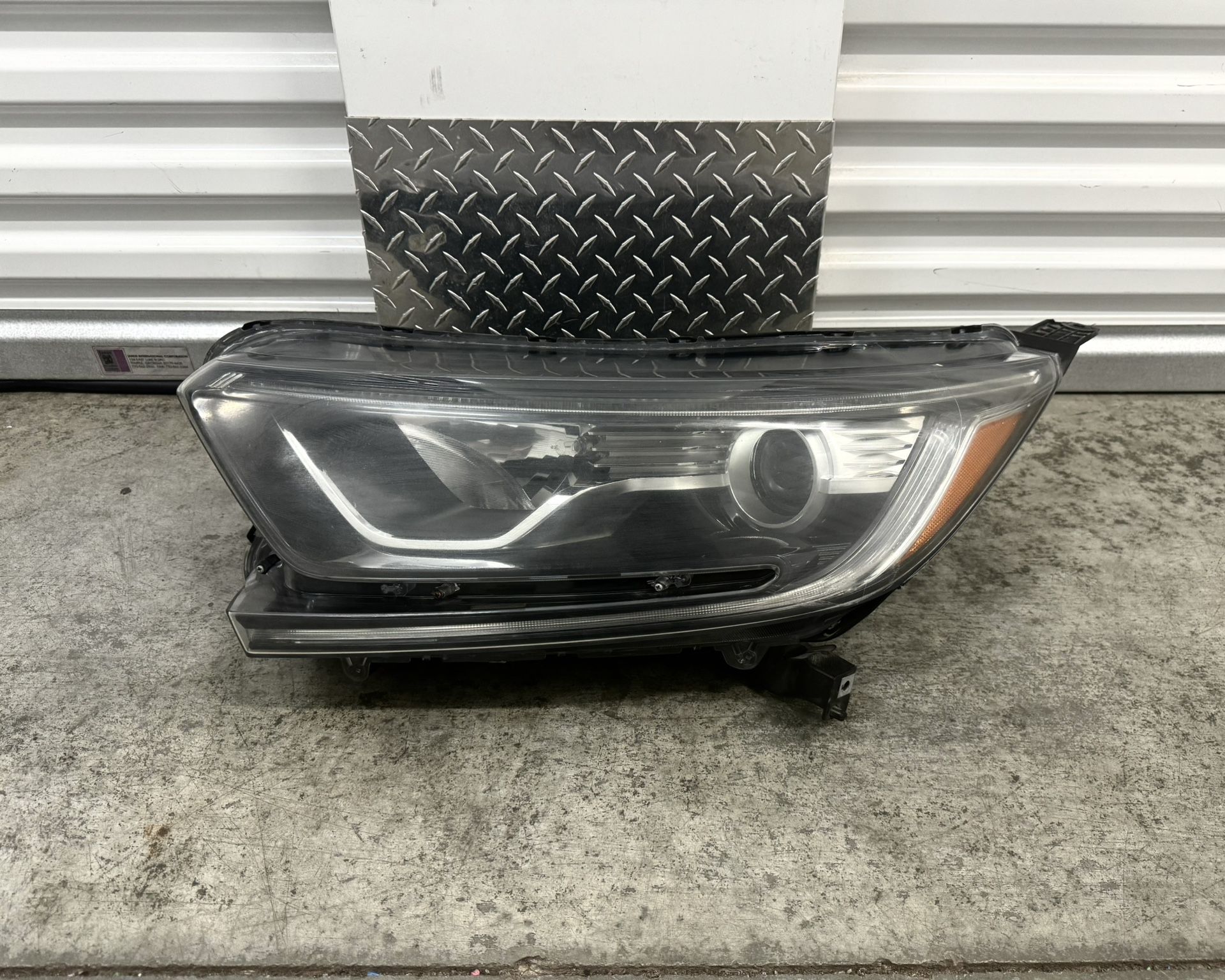 2017 - 2020  HONDA CR-V  SIDE LH DRIVER HEADLIGHT  OEM