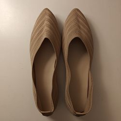 Size 9 Women's Tan Comfort Flats - Stretchy Cloth Material - Gently Used
