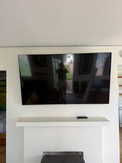 Samsung 65” Smart TV + Remote – wall mount