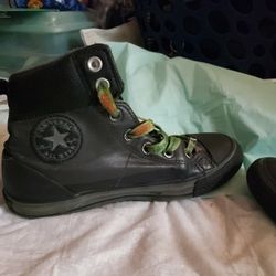 Size 2y Blk Leather High Tops Converse 