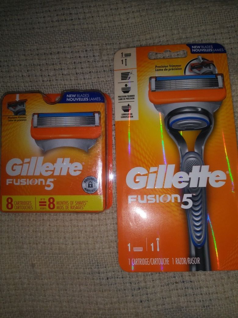 Gillette Fusion 5 mens razor with 8 pack replacement cartridges