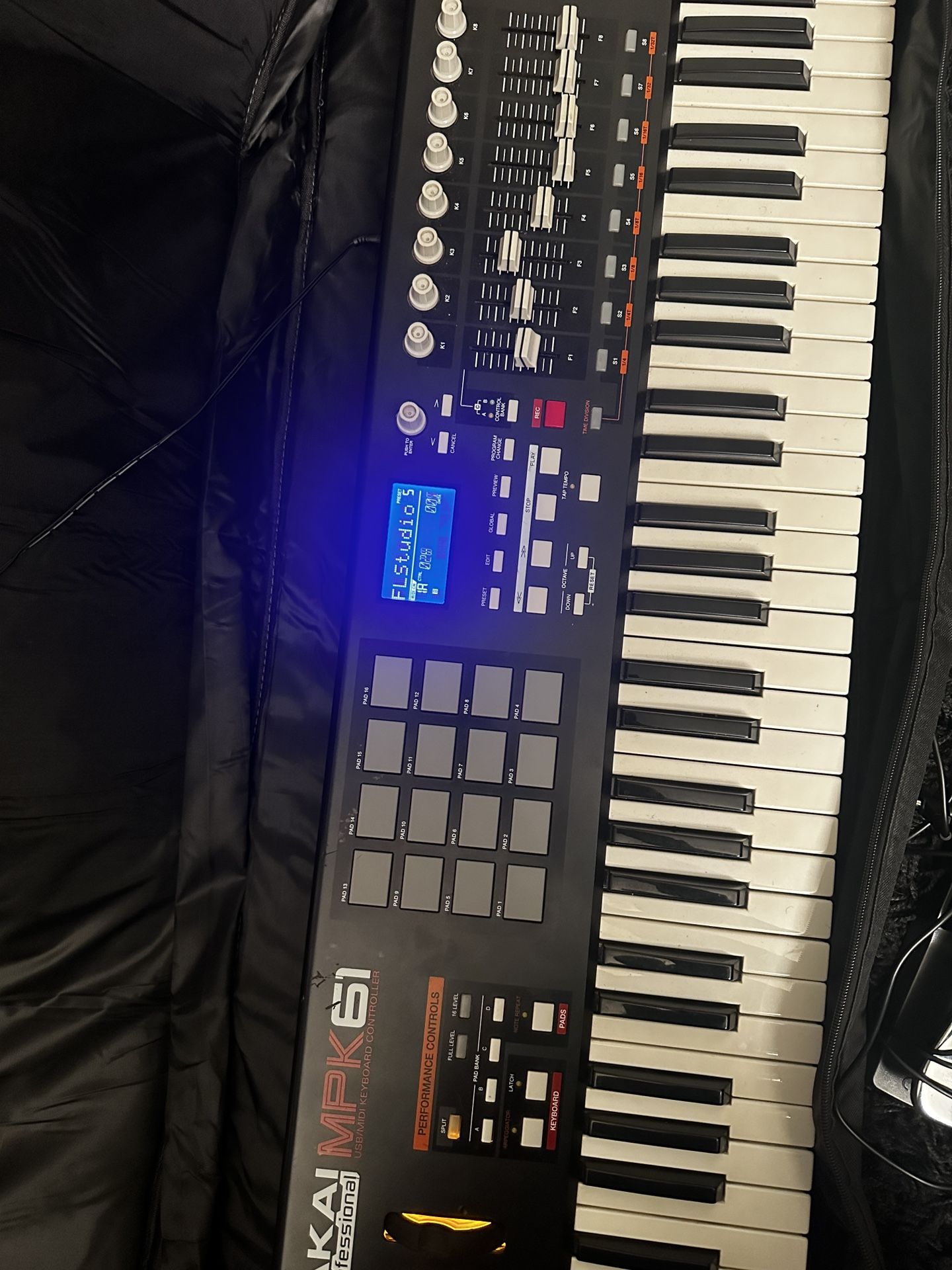 Music keyboard - AKAI MPK 61 Keys