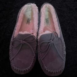 Ugg women’s slippers size 8