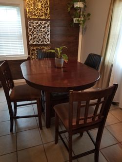 Real wood extendable or circle table