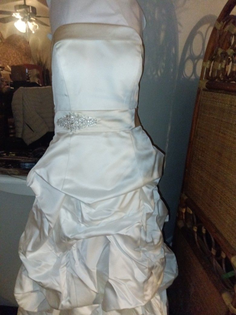 David Bridal 3 Pease Gown Size 14 New In Box