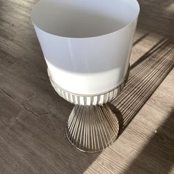 Beautiful Silver Metal Structure Flowerpot