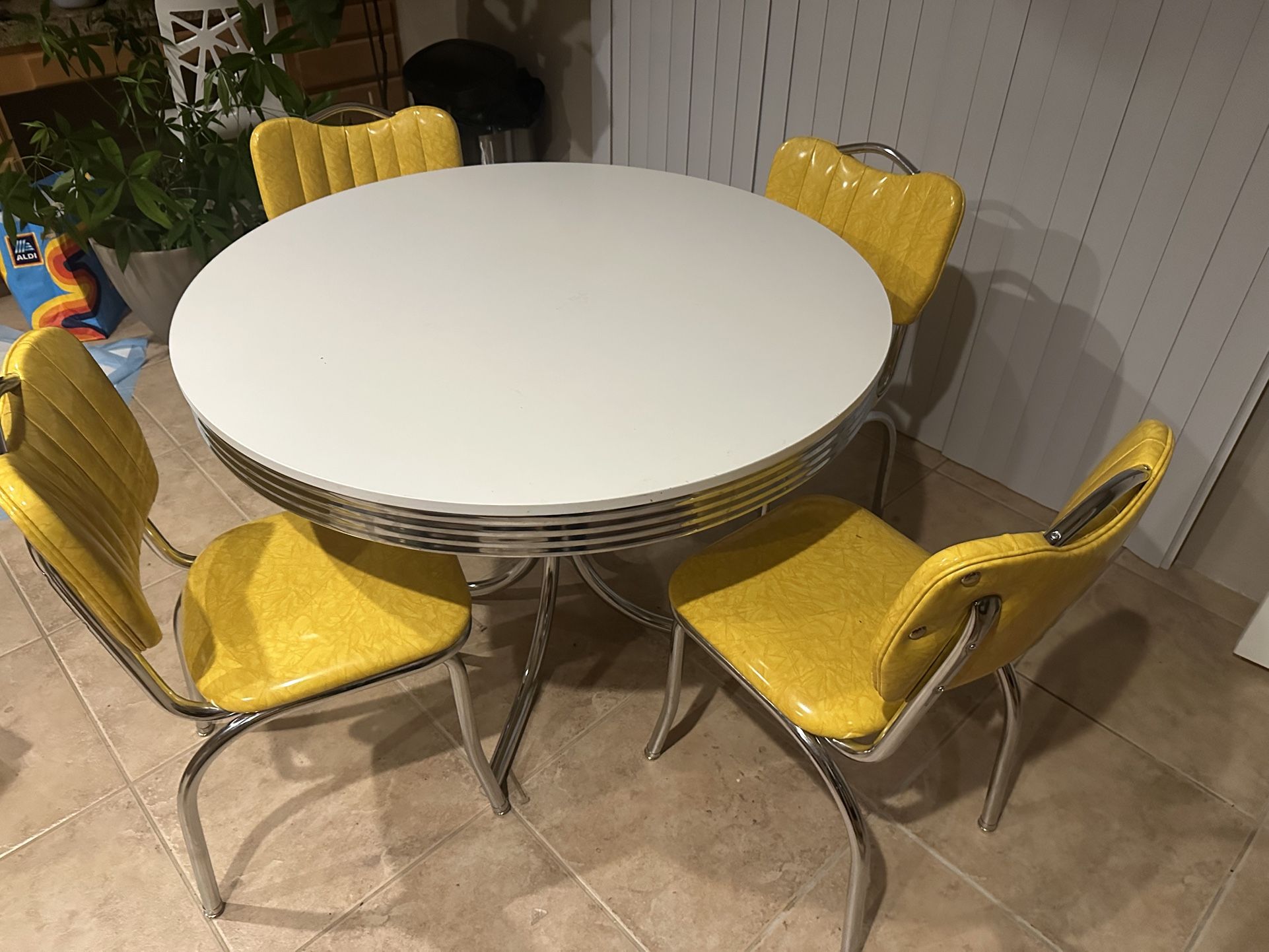 Retro Diner Table & Chairs Set - Vintage Style