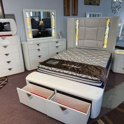 Luxury White Queen Size Bedroom Set with LED Lights and Drawers – New 