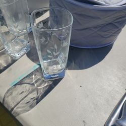 Set of 4 Princess House  crystal glasses