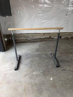 Adjustable ballet bar