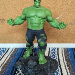 Diamond Select Hulk Statue 
