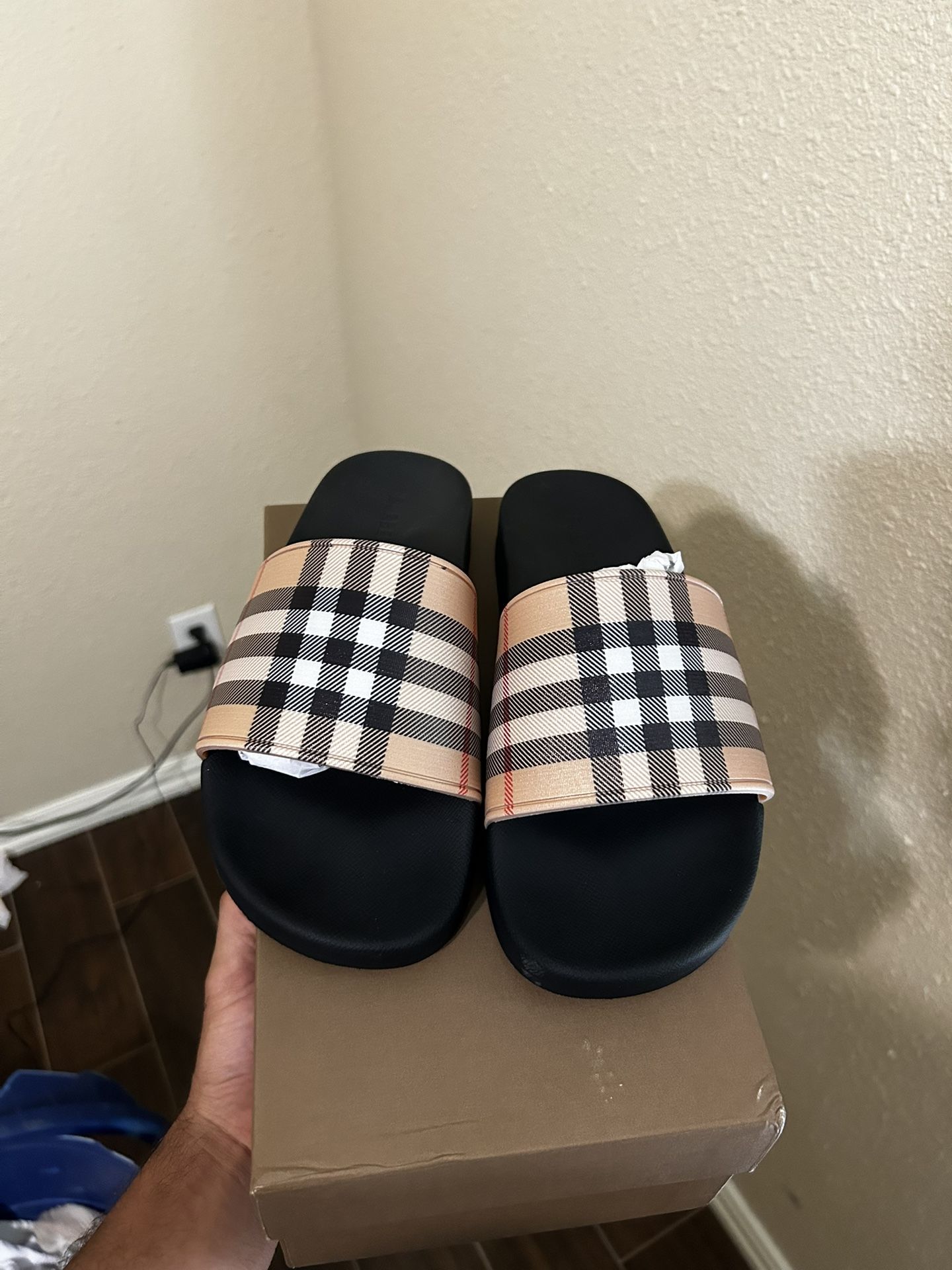 Burberry Slides Size US9/EU42