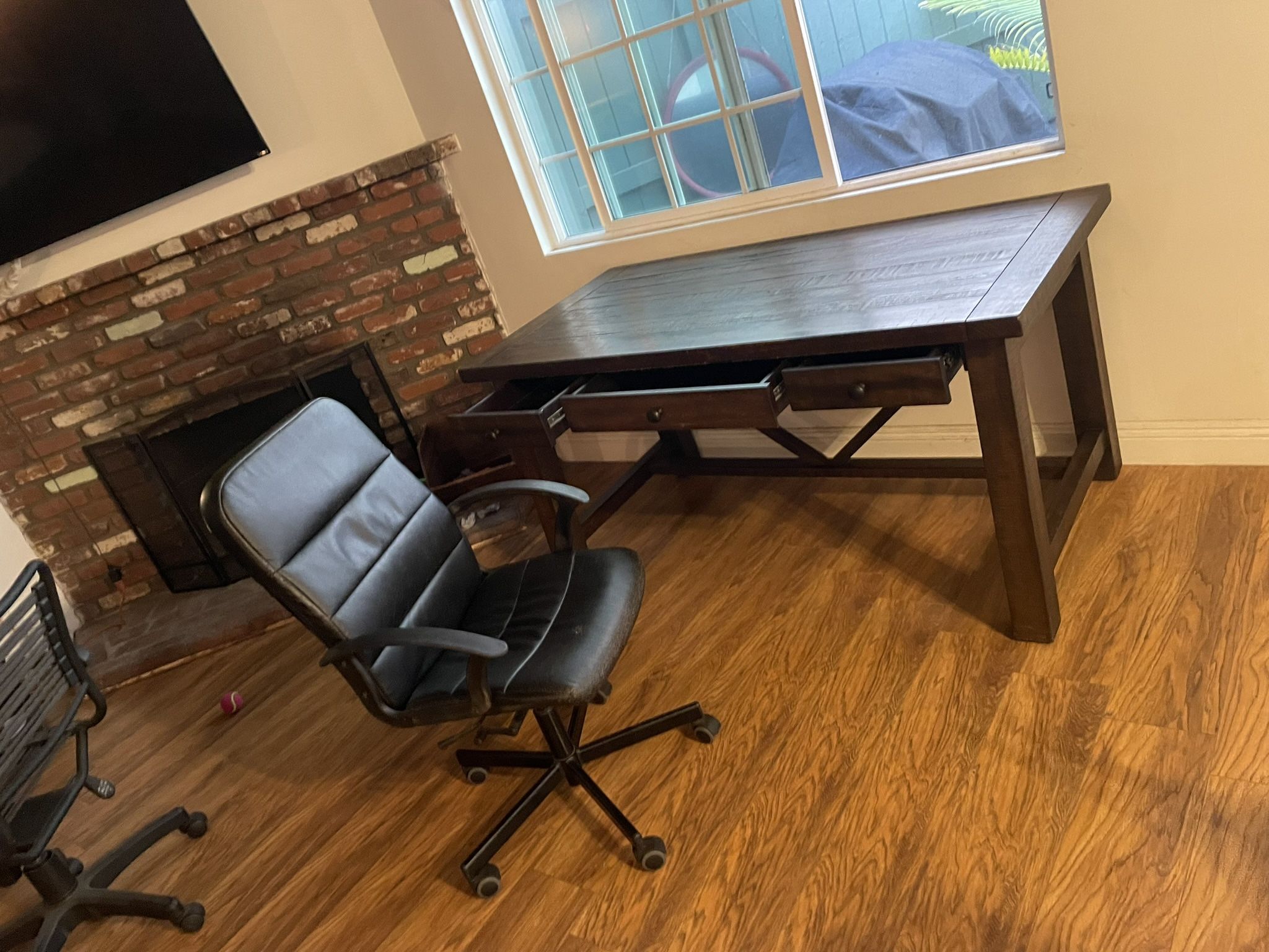 Oak Wood Dear And Leather Chair