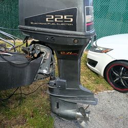 2001 225 Suzuki EfI. 