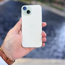 IPhone 15 128 GB!!  Pristine Condition!! !  Unlocked Use Any Carrier. Hablo Espanol.    