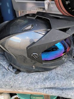 Carbon Fiber Motorcycle Helmet with Iridescent Visor