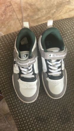 Kids shoes size 2Y