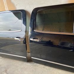 2014-2018 Chevy SILVERADO GMC SIERRA LEFT AND RIGHT  BACK DOOR ( IN PARTS )