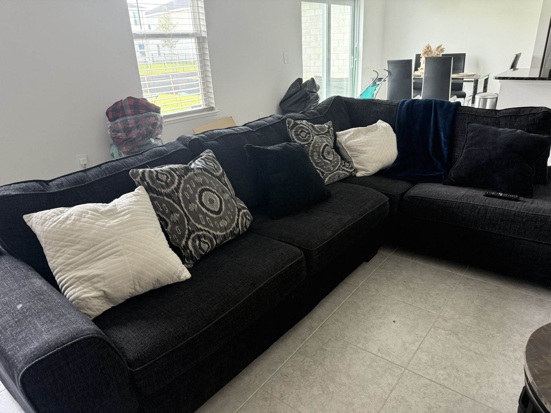 Large Sectional Sofa - Comfortable & Stylish