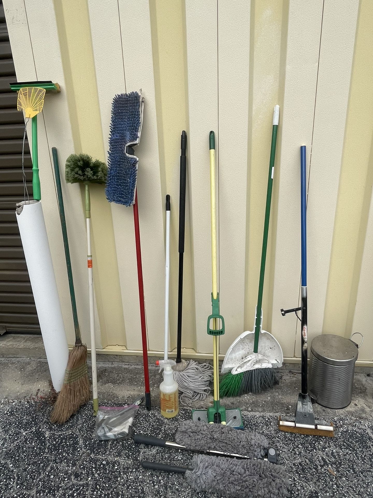 CLEANING BUNDLE (Dusters, Brooms, Trashcan, Mops)