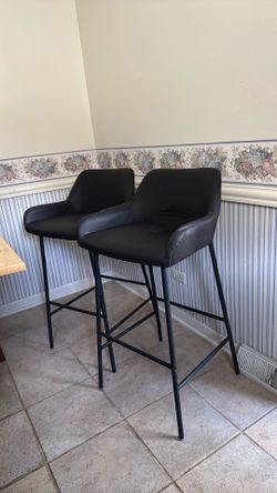 Two kitchen island/bar stools / chairs