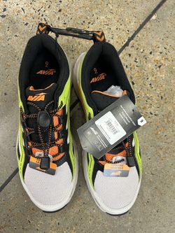 NWT AVIA men’s athletic Shoes size 9