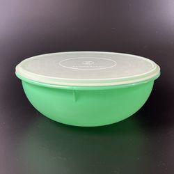 Vintage Tupperware Large Fix N Mix Jadeite Mixing Bowl #274 W/Sheer Lid  #224 13 for Sale in Snohomish, WA - OfferUp