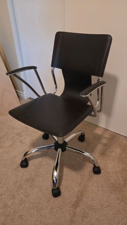 Office chair with detachable arms