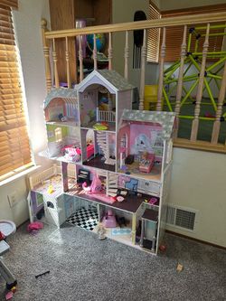 Doll house / wood