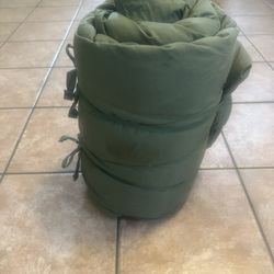 U.S. Military extreme Cold Weather Sleeping Bag from Army/Navy Store
