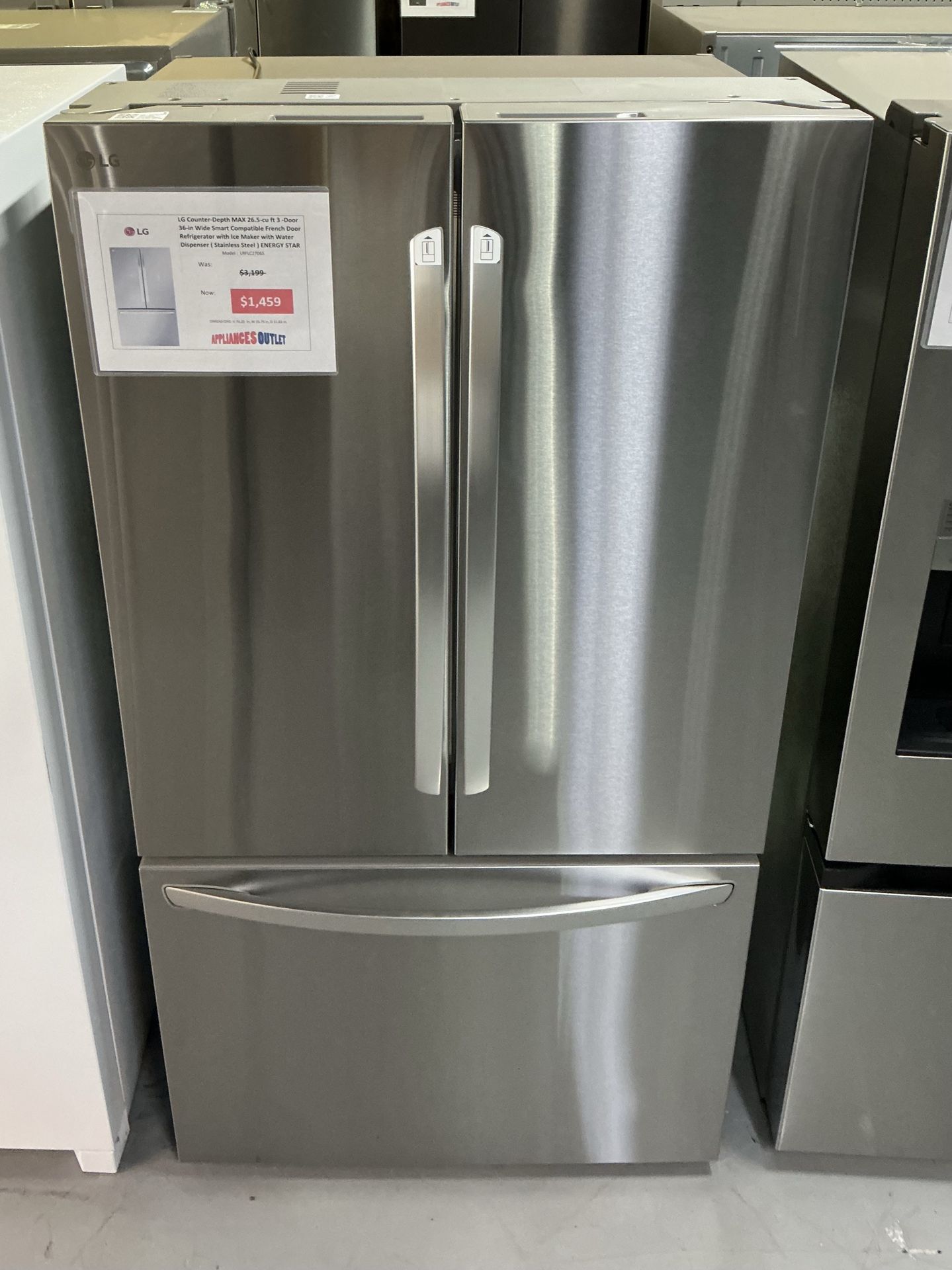 LG Counter-Depth 26.5 cu. ft. French Door Refrigerator w/Ice Maker & Water Dispenser