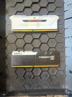 Corsair Vengeance RGB & G.Skill Trident Z RGB RAM Sticks
