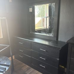Solid 6 Drawer Dresser With Mirror