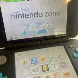 Nintendo DS with 2 games Zelda / Pokémon. Pick up in orting 