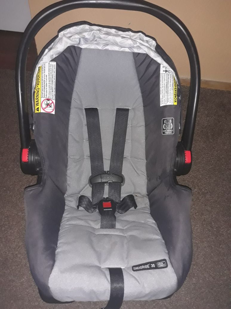 Graco Snugride car seat with base