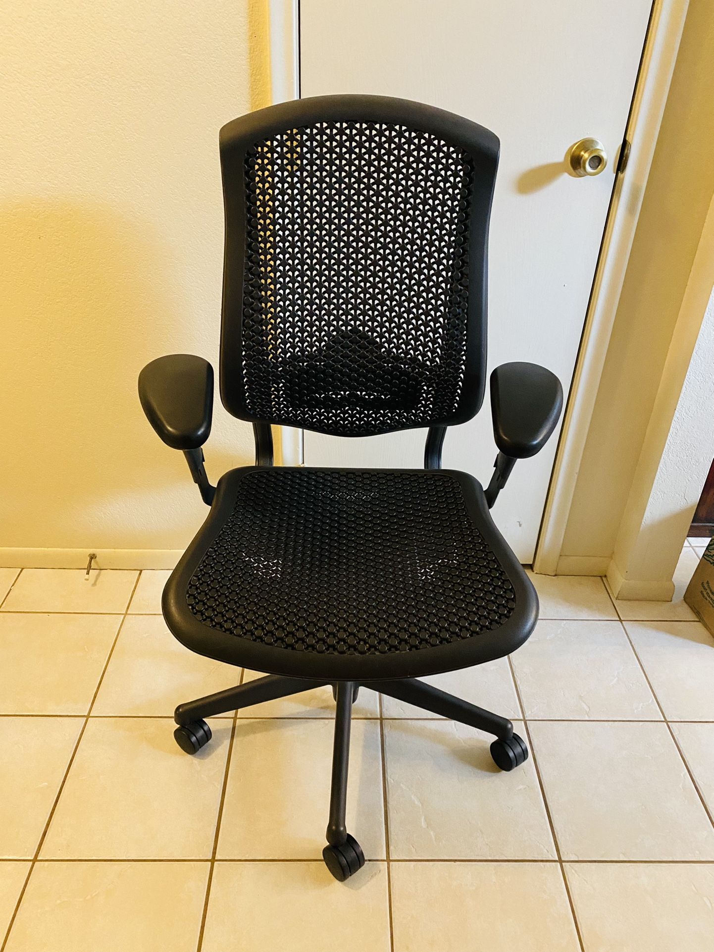 Herman Miller Celle Computer Chair Black for Sale in Chandler, AZ - OfferUp