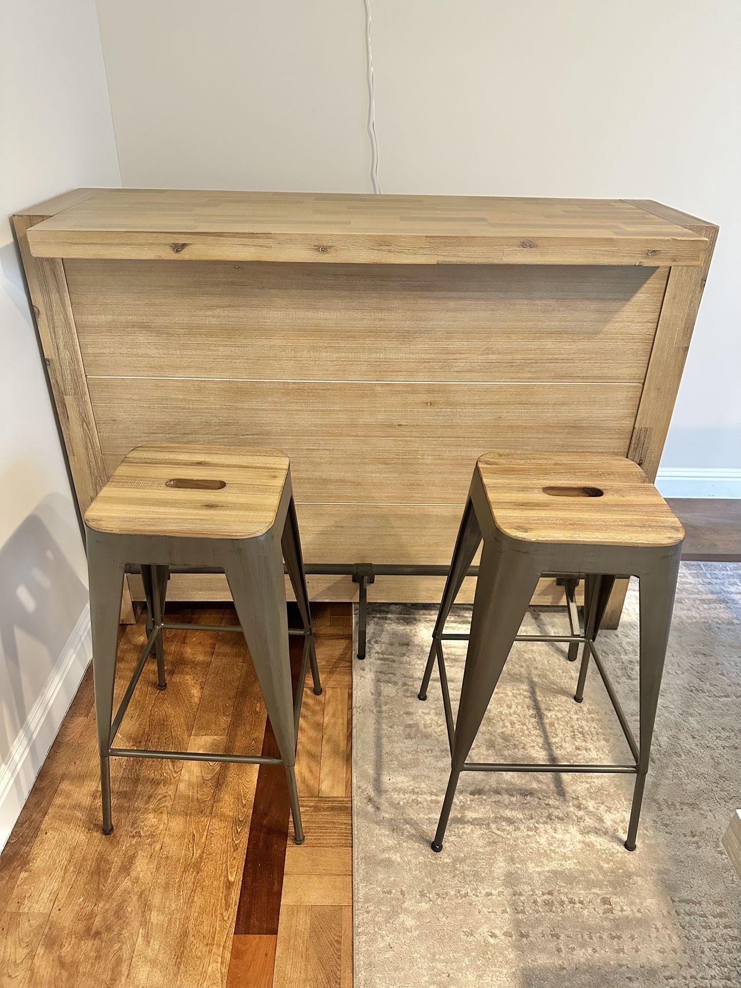 Bar w/stools