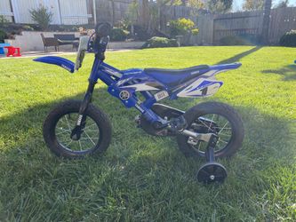Yamaha Motobike (pedals + Training Wheels)