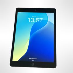 iPad (7th Generation) 32GB Space Gray Unlocked READ HT0146