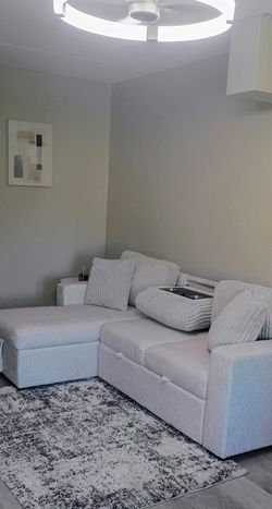 Poppleton 2-Piece Sectional Sofa Sleeper w/ Chaise – Like New