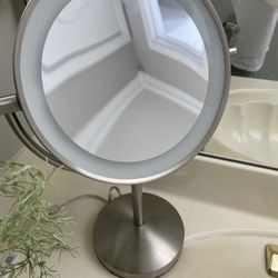 Lighted Makeup Mirror 