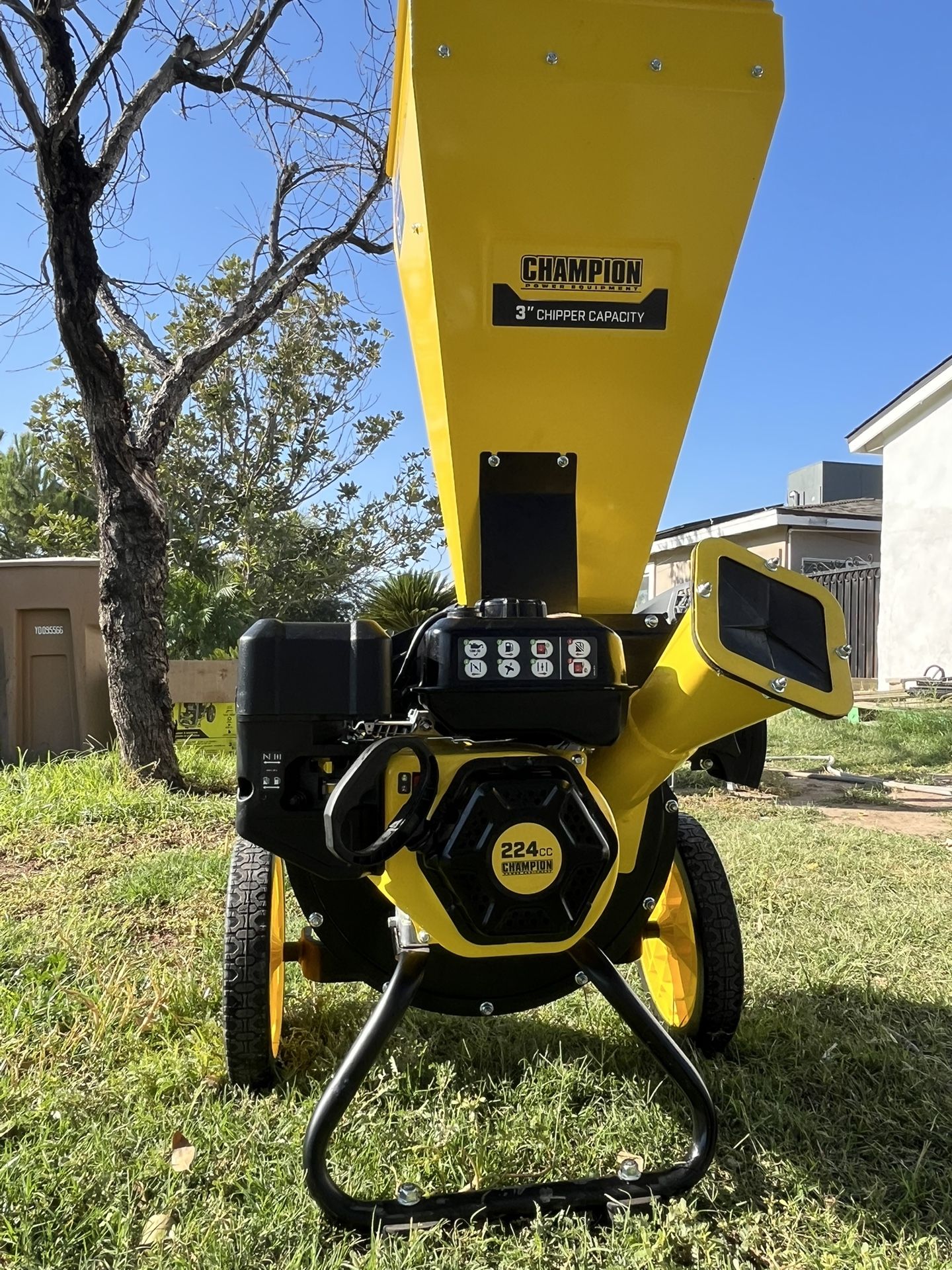 Champion Power Equipment 3 in. Dia 224 cc 2-in-1 Upright Gas Powered Wood Chipper Shredder