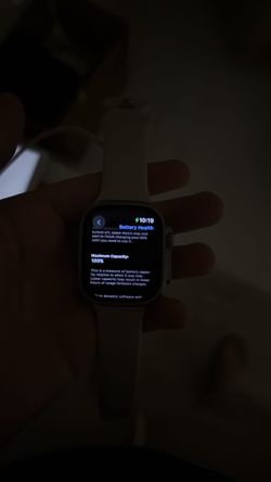 Apple Watch Ultra (1st Gen) 49mm Titanium - 100% Battery