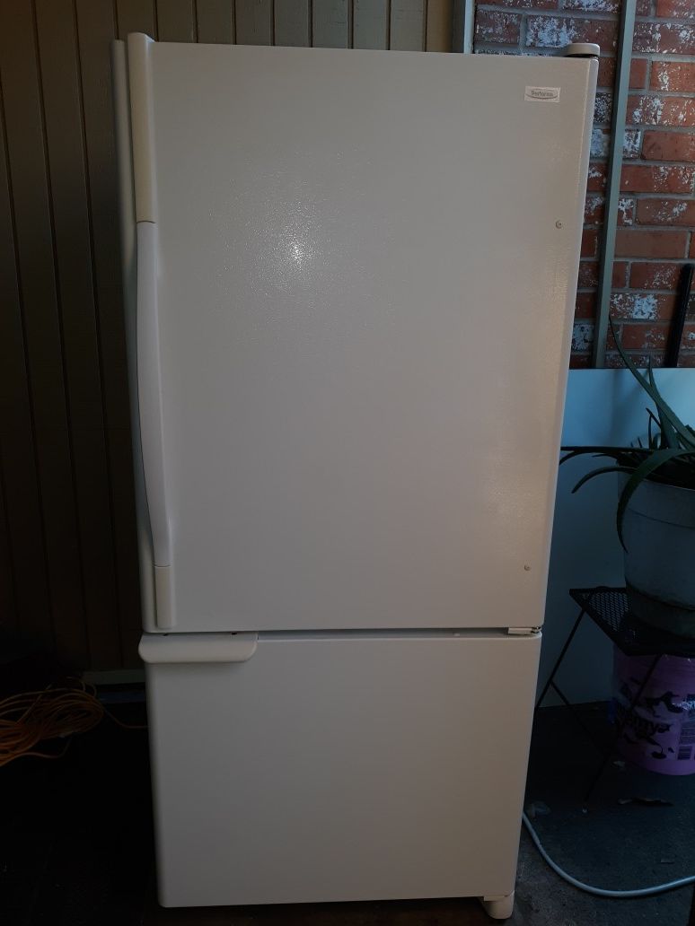 Vendo hermoso refrigerador con un mes de uso nada más exelentes condiciones