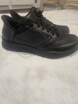 Sketchers Women's---Slip-Ins Black Leather Sneakers