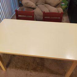 Land Of Nod Kids Art Table w/paper roller + Chairs