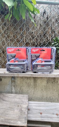 Milwaukee PAIR of M18 HIGH OUTPUT XC6.0